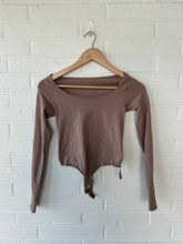 Load image into Gallery viewer, Skims Long Sleeve Top Size Small
