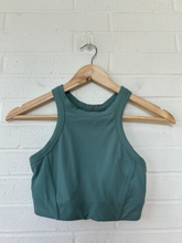 Load image into Gallery viewer, Lulu Lemon Athletic Top Size Medium

