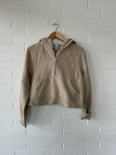 Load image into Gallery viewer, Lulu Lemon Sweatshirt Size Medium
