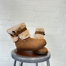 Load image into Gallery viewer, Boots Womens 8.5
