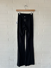 Load image into Gallery viewer, Lululemon Athletic Pants Size 3/4 (27)
