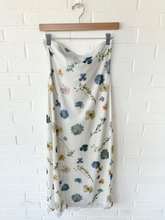 Load image into Gallery viewer, Urban Outfitters ( U ) Maxi Dress Size Large
