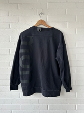 Load image into Gallery viewer, Lulu Lemon Sweatshirt Size Medium
