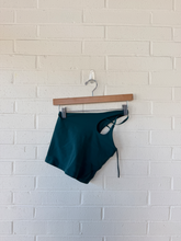 Load image into Gallery viewer, Lulu Lemon Athletic Top Size Extra Small
