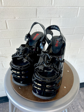 Load image into Gallery viewer, Demonia/Sandals Womens 6
