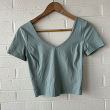 Load image into Gallery viewer, Lulu Lemon Athletic Top Size Small

