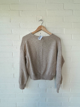 Load image into Gallery viewer, Abercrombie &amp; Fitch Sweater Size Extra Small
