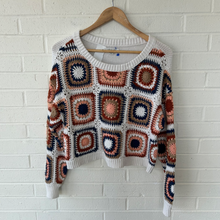 Load image into Gallery viewer, American Eagle Sweater Size Medium
