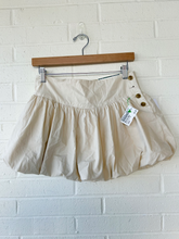 Load image into Gallery viewer, American Eagle Short Skirt Size 0
