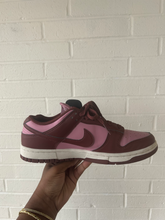 Load image into Gallery viewer, Nike Womens Athletic Shoes Womens 9.5

