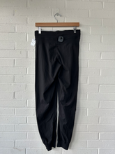 Load image into Gallery viewer, Lulu Lemon Athletic Pants Size 5/6 (28)

