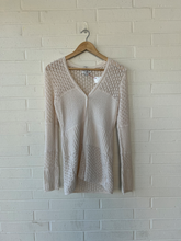 Load image into Gallery viewer, American Eagle Sweater Size Small
