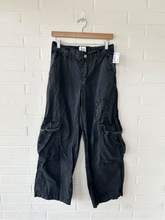 Load image into Gallery viewer, Bdg Pants Size 5/6 (28)
