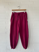 Load image into Gallery viewer, Lulu Lemon Athletic Pants Size Medium
