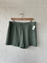 Load image into Gallery viewer, Fabletics Athletic Shorts Size XXL

