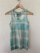 Load image into Gallery viewer, Lulu Lemon Athletic Top Size Small
