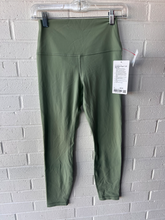 Load image into Gallery viewer, Lulu Lemon Athletic Pants Size Medium

