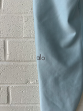 Load image into Gallery viewer, Alo Athletic Pants Size Small
