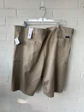 Load image into Gallery viewer, Levi Shorts Size 44
