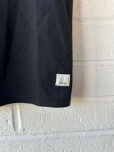 Load image into Gallery viewer, Vuori Athletic Top Size Medium
