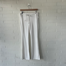 Load image into Gallery viewer, Gilley Hicks Pants Size Medium
