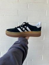 Load image into Gallery viewer, Adidas Casual Shoes Womens 9
