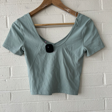 Load image into Gallery viewer, Lulu Lemon Athletic Top Size Small
