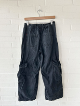 Load image into Gallery viewer, Bdg Pants Size 5/6 (28)
