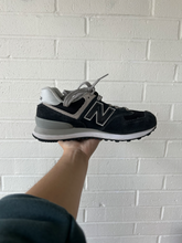 Load image into Gallery viewer, New Balance Womens Athletic Shoes Womens 7.5
