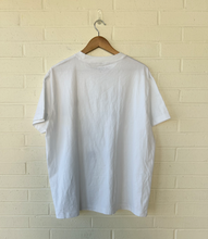 Load image into Gallery viewer, Abercrombie &amp; Fitch T-Shirt Size Large
