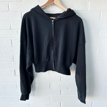 Load image into Gallery viewer, Fabletics Sweatshirt Size Large
