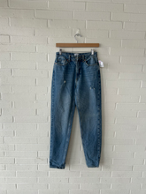 Load image into Gallery viewer, Bdg Denim Size 2 (26)
