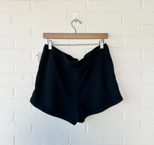 Load image into Gallery viewer, Nike Shorts Size Large

