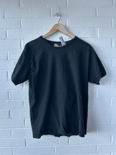 Load image into Gallery viewer, T-shirt Size Small
