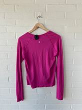 Load image into Gallery viewer, Lulu Lemon Athletic Top Size Medium
