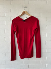 Load image into Gallery viewer, Lulu Lemon Athletic Top Size Medium
