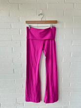 Load image into Gallery viewer, Pink By Victoria's Secret Pants Size Small
