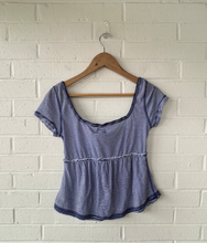 Load image into Gallery viewer, Bdg Short Sleeve Top Size Medium
