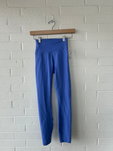 Load image into Gallery viewer, Lulu Lemon Athletic Pants Size 2 (26)
