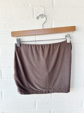 Load image into Gallery viewer, Pretty Little Thing Short Skirt Size 5/6
