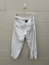 Load image into Gallery viewer, Free People Pants Size Extra Small
