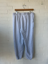 Load image into Gallery viewer, American Eagle Pants Size Large

