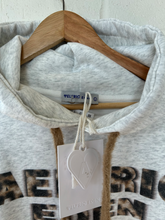 Load image into Gallery viewer, Sweatshirt Size Large
