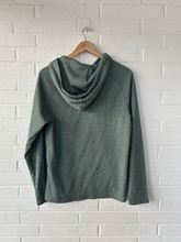 Load image into Gallery viewer, Colosseum Long Sleeve Top Size Medium
