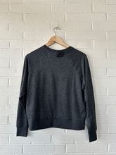 Load image into Gallery viewer, Vuori Athletic Top Size Extra Small
