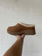 Load image into Gallery viewer, Uggs Casual Shoes Womens 8
