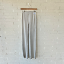 Load image into Gallery viewer, Lulu Lemon Athletic Pants Size 3/4 (27)
