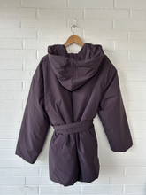 Load image into Gallery viewer, Skims Heavy Outerwear Size Extra Small

