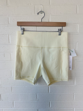 Load image into Gallery viewer, Athleta Athletic Shorts Size Large

