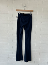 Load image into Gallery viewer, Lululemon Athletic Pants Size Small
